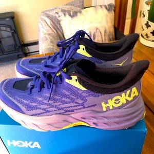 Hoka Women’s Speedgoat 5- 7.5 New w/Box